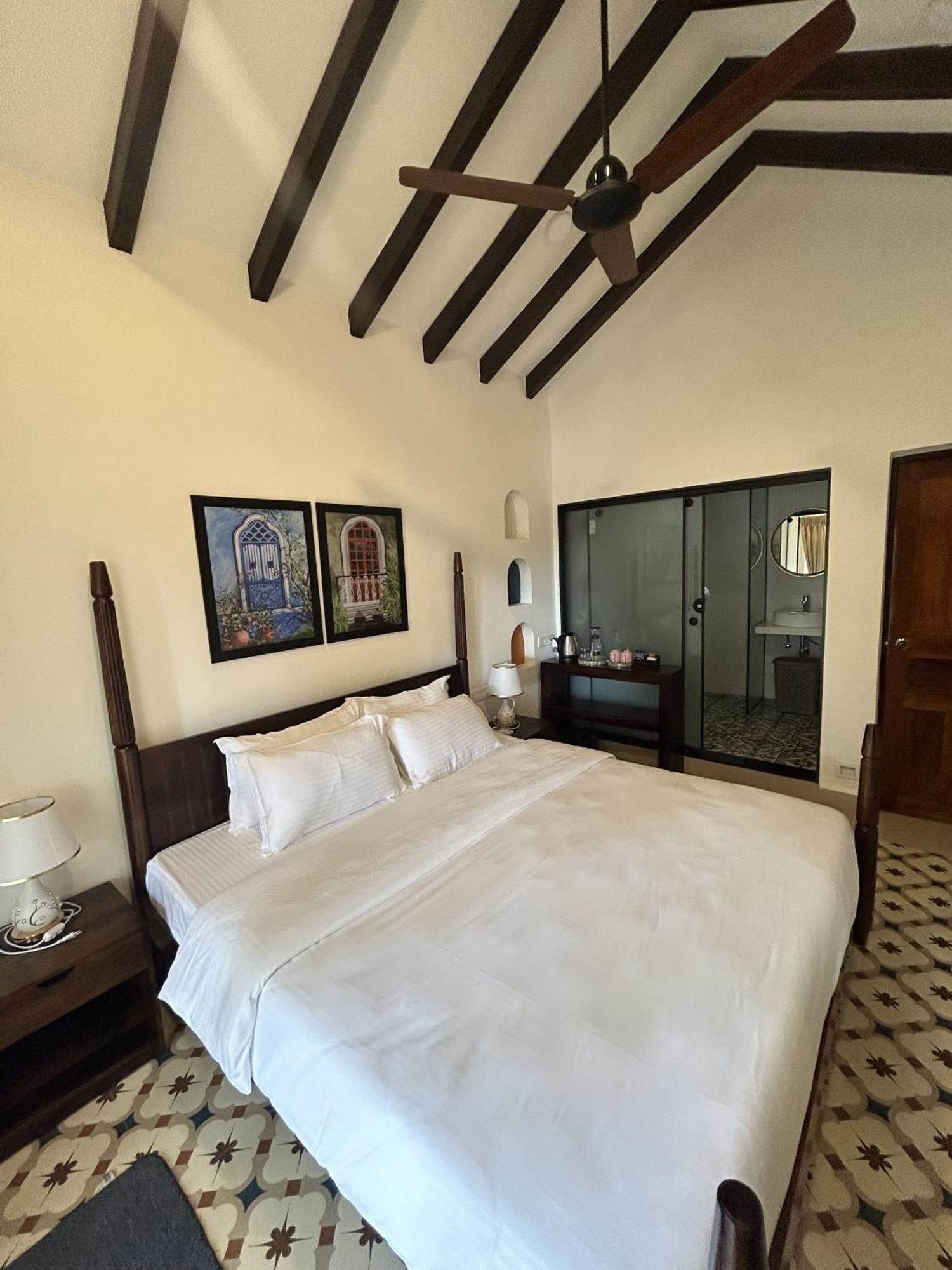 אגונדה The Rose Goa Beach Resort מראה חיצוני תמונה