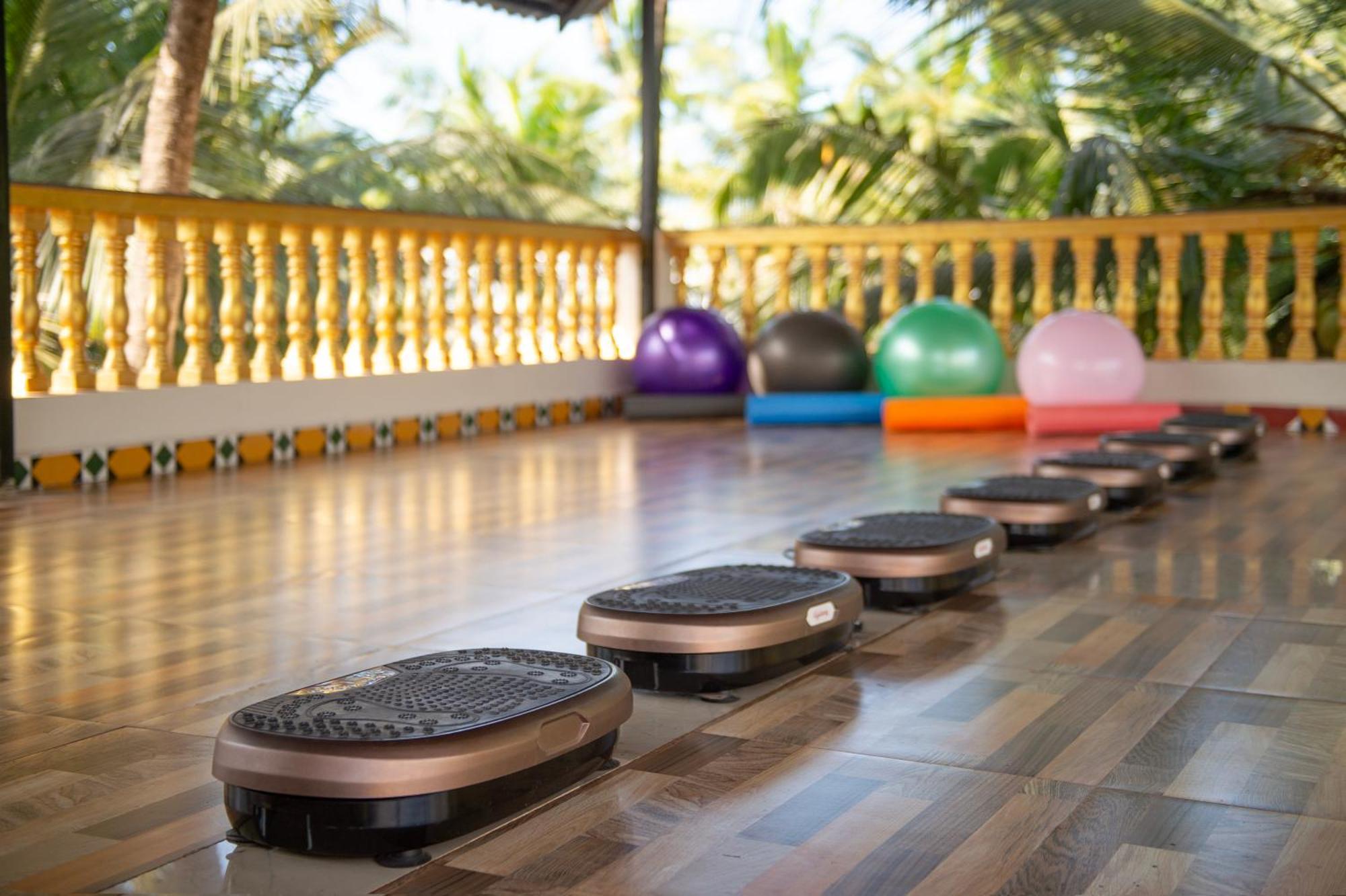 אגונדה The Rose Goa Beach Resort מראה חיצוני תמונה