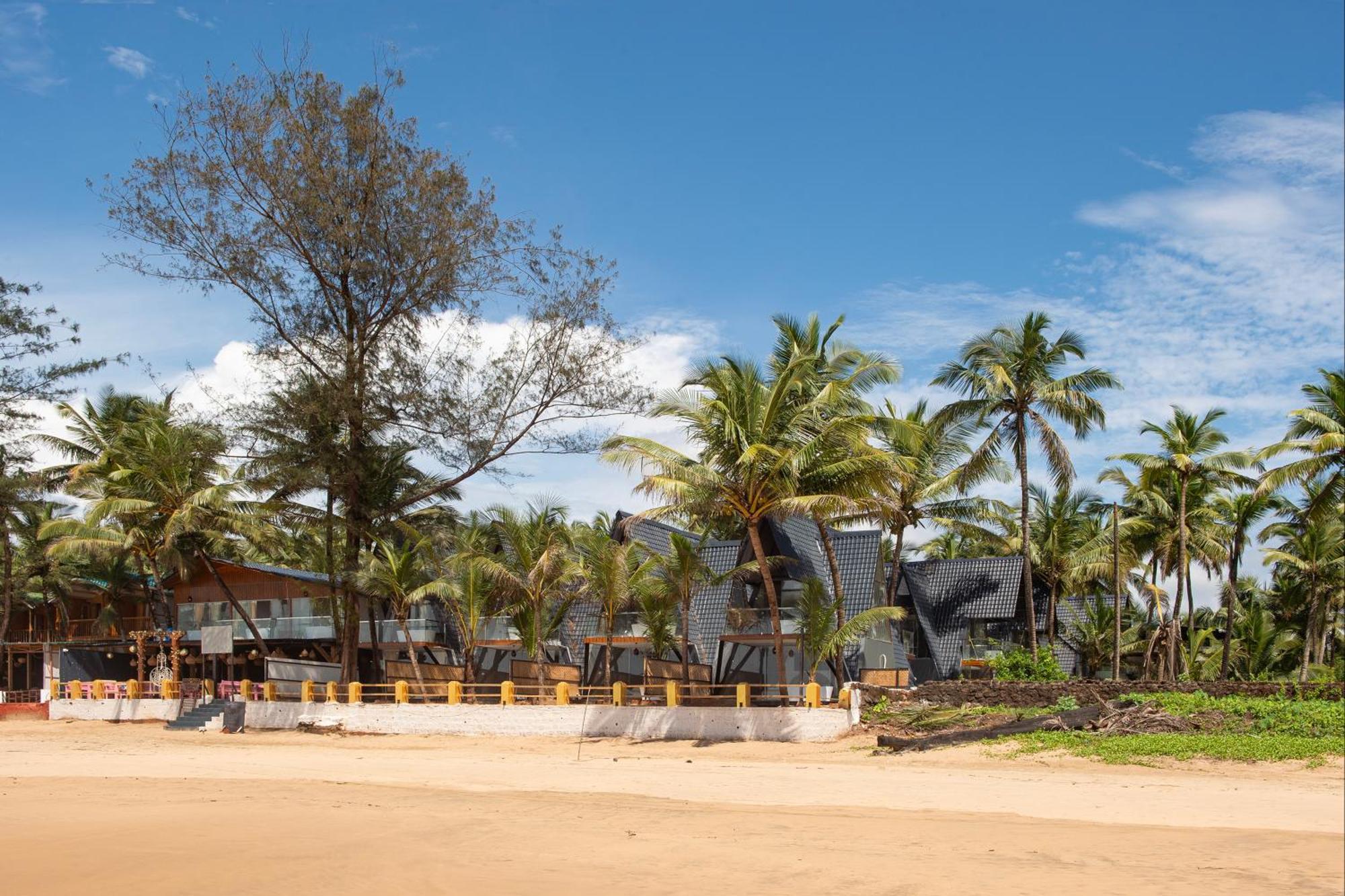 אגונדה The Rose Goa Beach Resort מראה חיצוני תמונה