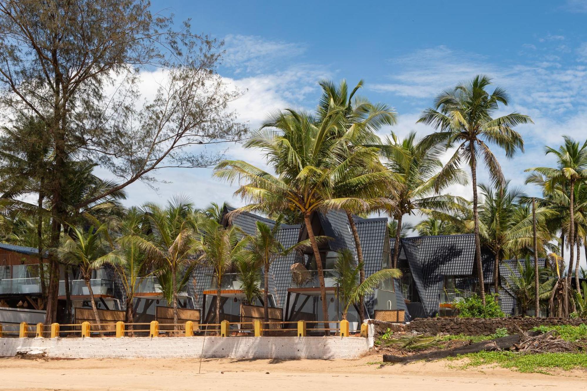 אגונדה The Rose Goa Beach Resort מראה חיצוני תמונה